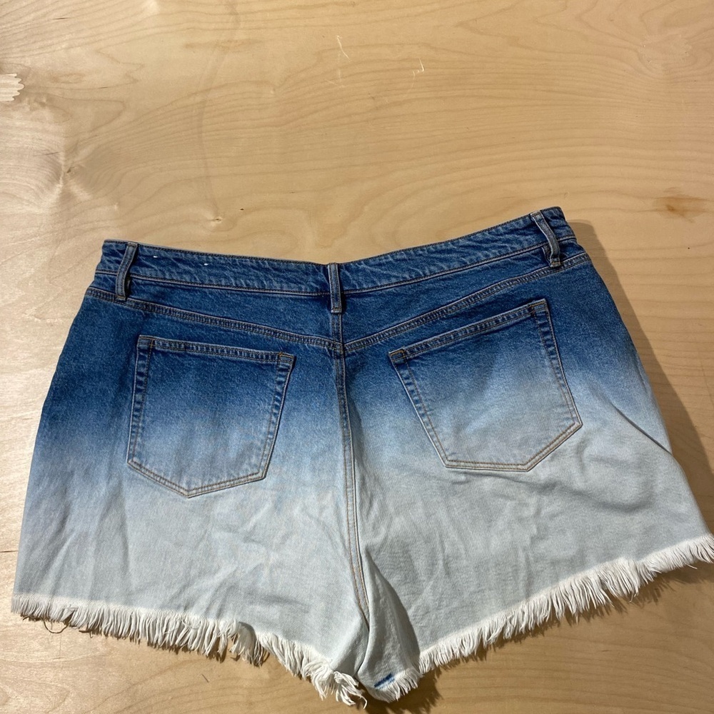 LOFT Denim Ombre Women's Shorts Size 18 (IY) - Picture 9 of 9